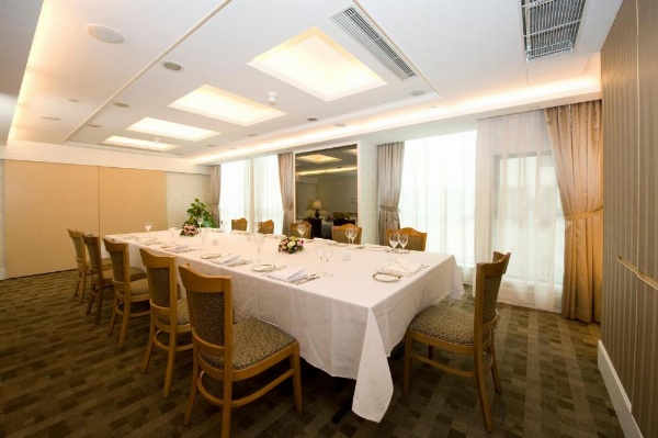 Bishop Lei International House image 20