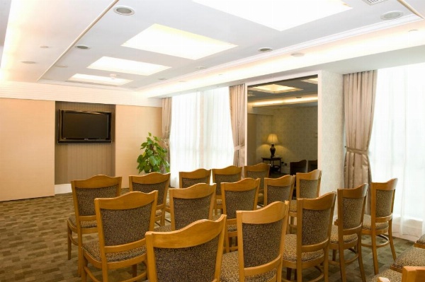Bishop Lei International House image 21